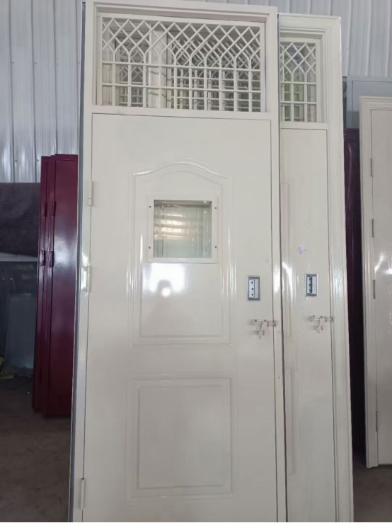 商州学校教室门