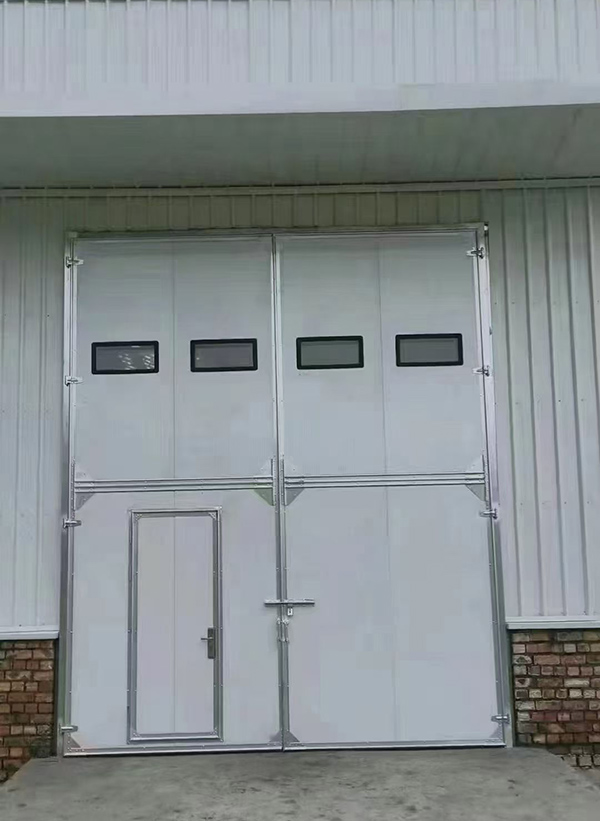 商州工业门在设备装配车间出入口的实施记录